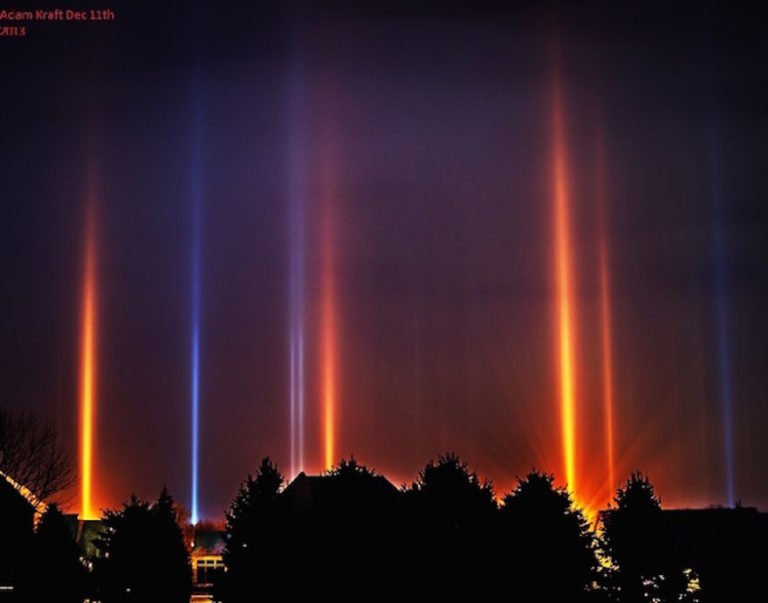 Photographer Captures Amazing Light Pillars In Northern Ontario (20